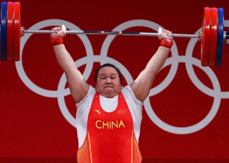 Olympics-Weightlifting: China matches record with seven golds at one Games 1 - Egyptian Gazette Li Wenwen of China in action.