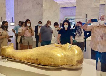 Russian team tours Fustat museum