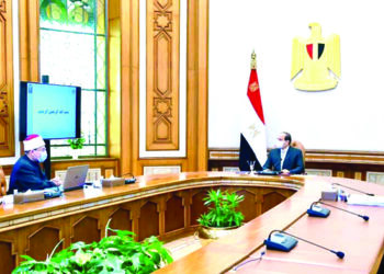 Sisi calls for formation of new enlightened imams, preachers