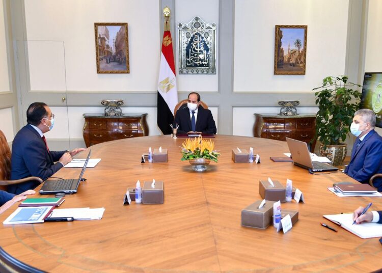 President Sisi during his meeting with Prime Minister Madbouli, SCA Chairman Osama Rabie, Sczone Chief Mohamed Yehia Zaki and Armed Forces Engineering Authority’s chairman Ihab El-Far