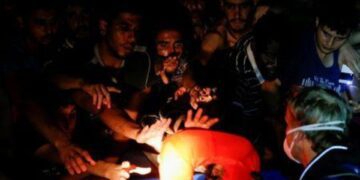 Rescuers pull 394 migrants from overcrowded boat off Tunisia 1 - Egyptian Gazette Rescuers pull 394 migrants from overcrowded boat off Tunisia