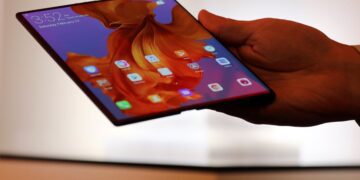 Samsung unveils new foldable smartphones