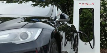 US probing Autopilot problems on 765,000 Tesla vehicles