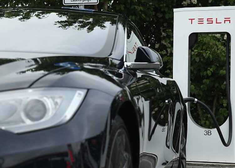 US probing Autopilot problems on 765,000 Tesla vehicles 1 - Egyptian Gazette The US government has opened a formal investigation into Tesla’s Autopilot partially automated driving system after a series of collisions with parked emergency vehicles.