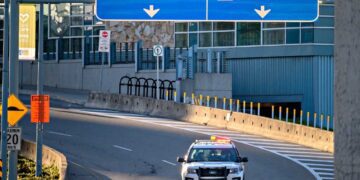 Canada to require air travelers to be vaccinated