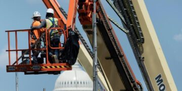 Jobless benefit cuts cause lost earnings, spending in US states