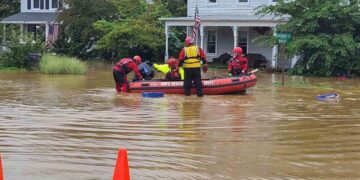 Tropical storm lashes northeastern United States