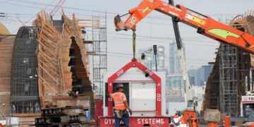 Pelosi sets Oct. 1 target for infrastructure, Biden spending bill