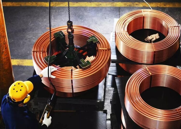 Copper prices eased on Wednesday to their lowest in a month after recent weak economic data reinforced demand fears while a looming central bankers conference focuses attention on interest rates.