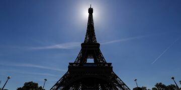 Dark days for tourism in the City of Light