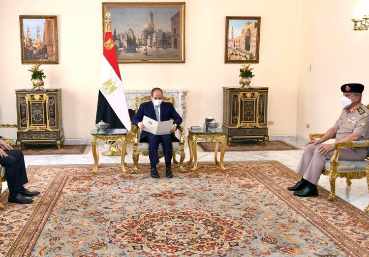Egypt stresses support for Iraq stability, security 1 - Egyptian Gazette President Sisi during his meeting with Iraqi Minister of Defence al-Jabouri on Saturday. Attending the meeting was also Egyptian Minister of Defence Mohamed Zaki.