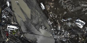 Turkey: Flood deaths rise to at least 44 as rescuers push on