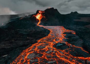 Indonesia´s Mount Merapi erupts with bursts of lava, ash