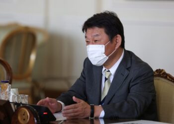 Japanese FM in Iran to discuss de-escalation