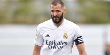 Benzema extends contract with Real