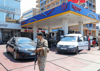 (Update) Lebanon army deploys at pumps as bank chief firm on lifting fuel subsidies
