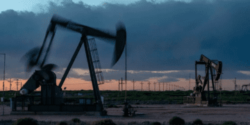 Oil prices drop amid faltering demand outlook in China
