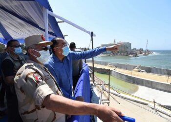 Egypt’s PM inspects Al-Mahmoudiya axis in Alexandria