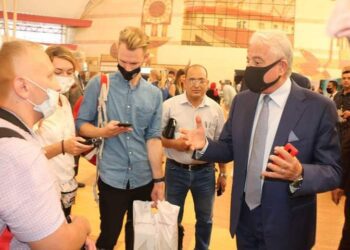 S.Sinai governor, Russian Ambassador receive Russian flight to Sharm