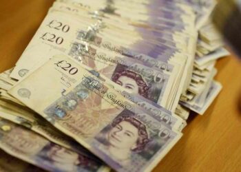 Sterling hovers below $1.39
