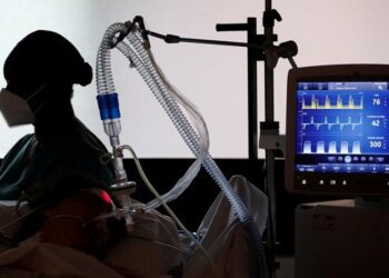 France’s COVID-19 hospitalisations highest in 2 months