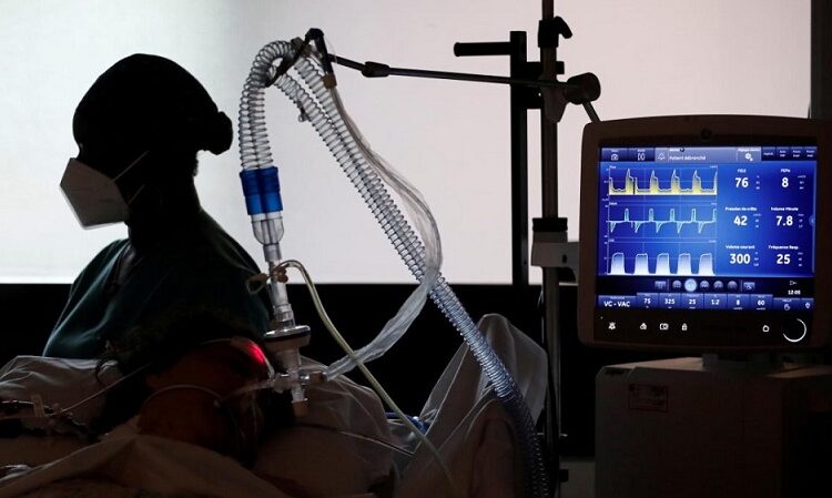 Intensive care unit at the Centre Cardiologique du Nord private hospital in Saint-Denis near Paris.