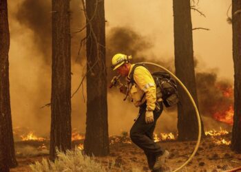 Strong winds push California wildfire closer to Lake Tahoe