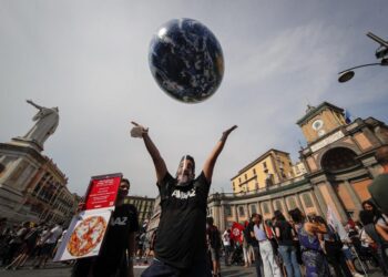 Environmental groups call for postponement of climate talks