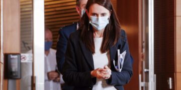 New Zealand police kill extremist after he stabs 6 people