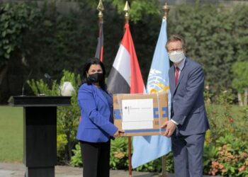 German amb. to Cairo hands over 7 million face masks to WHO representative in Egypt