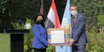 German amb. to Cairo hands over 7 million face masks to WHO representative in Egypt