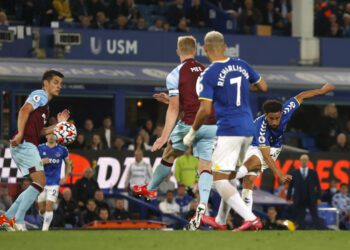 Everton stuns Burnley in English Premier League