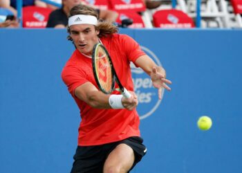 Tsitsipas survives Kyrgios surge in Laver Cup