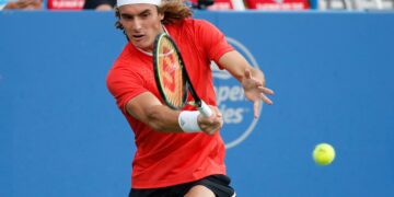 Tsitsipas survives Kyrgios surge in Laver Cup