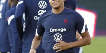 Mbappe stays with PSG as Ronaldo completes United switch
