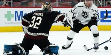 Berube, Greaves share shutout as Columbus stuns Penguins
