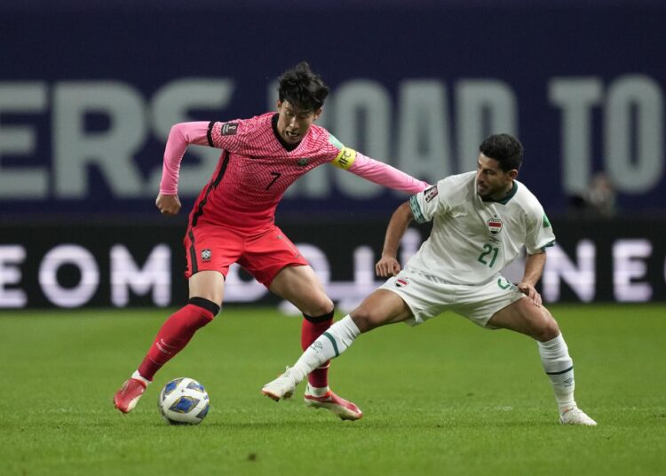 Saudis stun Vietnam, Australia down China 1 - Egyptian Gazette South Korea's Son Heung-min (L) fights for the ball against Iraq's Sherko Kareem Gubari during their Asian zone group A qualifying match for the FIFA World Cup Qatar 2022 in Seoul.