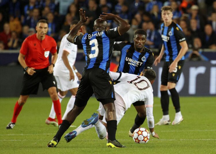 PSG's Neymar (C) goes down as he fights for the ball against Brugge's Eder Balanta, center left, during the Champions League Group A match in Bruges, Belgium, on Sept. 15, 2021.