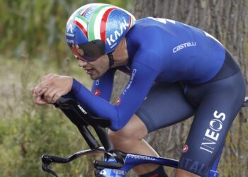 Filippo Ganna retains world Cycling title