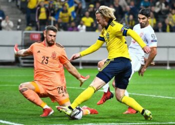 Sweden beats Spain as Italy held in World Cup qualifying