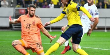 Sweden beats Spain as Italy held in World Cup qualifying