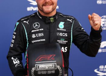 Bottas edges out Hamilton in Monza