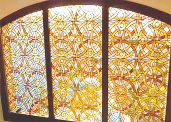 Stained glass artisans struggling to survive