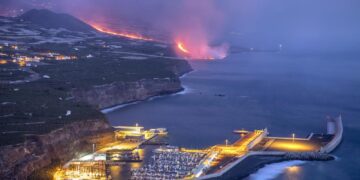 Lava flowing into sea creates delta, expands Spanish island
