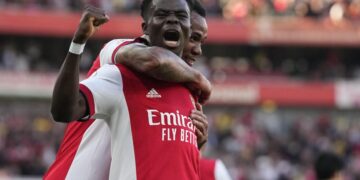 Arsenal stuns Spurs in London derby