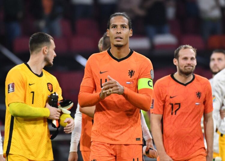 Liverpool’s Klopp says Van Dijk fit 1 - Egyptian Gazette Netherlands' Virgil van Dijk with teammates applaud fans after the match against Turkey at the Johan Cruyff Arena, Amsterdam on September 7, 2021.
