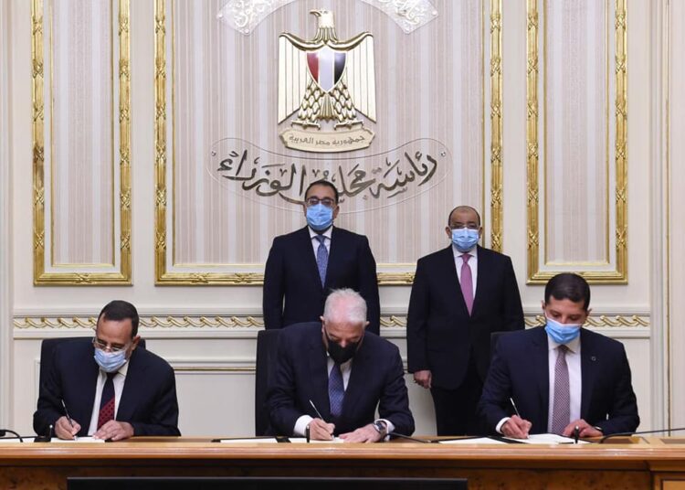 Prime Minister Moustafa Madbouli attending the signing ceremony of a co-operation protocol between GAFI and the governorates of North and South Sinai on Wednesday.