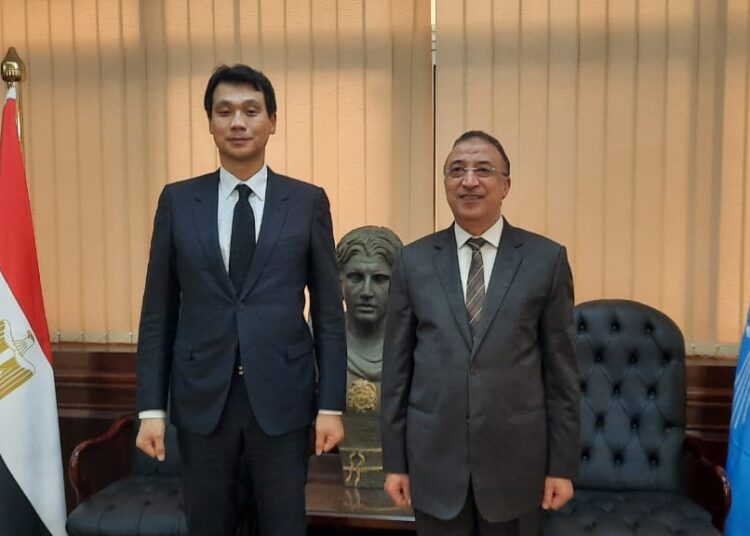 Governor of Alexandria Mohamed el-Sherif posing for a photo with South Korean Ambassador Hong Jin-wook following their meeting on Wednesday
