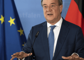 Lagging in polls, Merkel party’s candidate seeks expert help