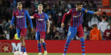 Barca scrapes draw with Granada
